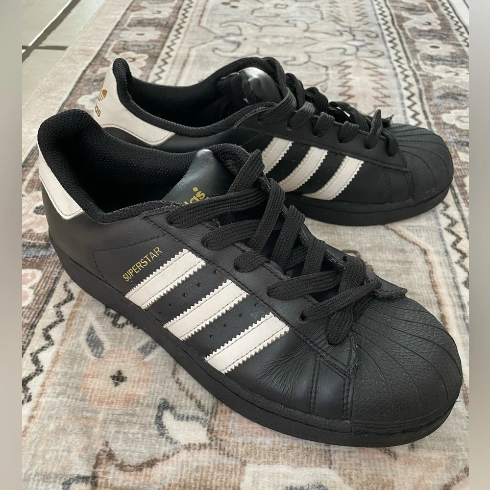 Adidas unisex Superstar Sneakers - Black with White Stripes